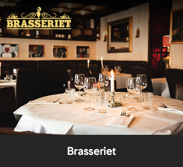 Dukat restaurangbord med levande ljus och vinglas på Brasseriet