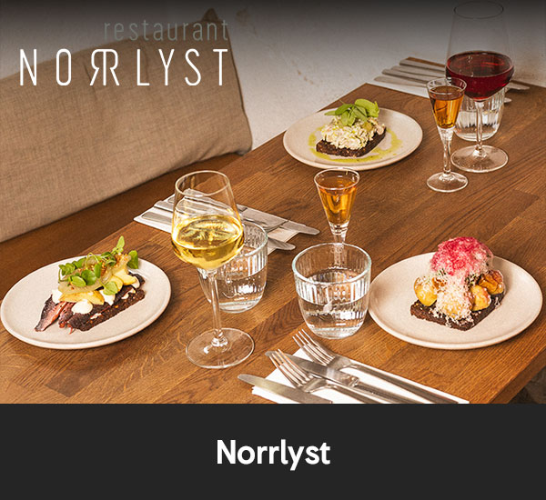 Smårätter och dryck serverade på bord i restaurangmiljö hos Norrlyst