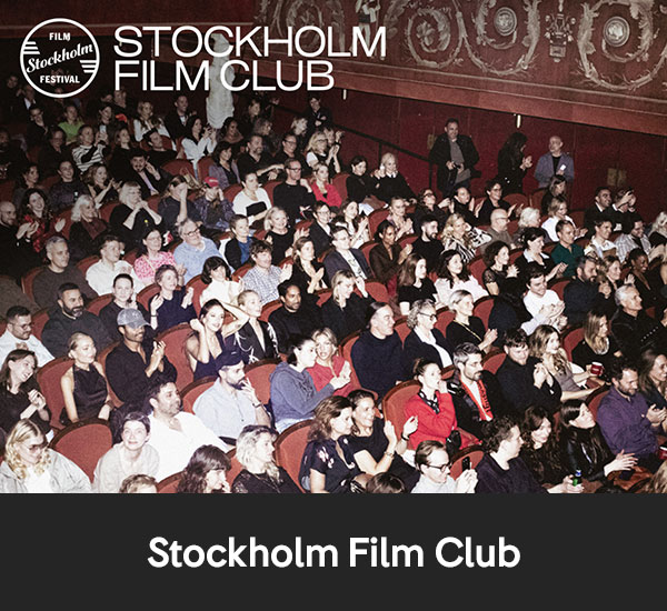Publik som sitter i biosalong under filmvisning eller evenemang hos Stockholm Film Club